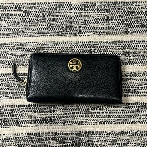 Tory Burch Zip around wallet